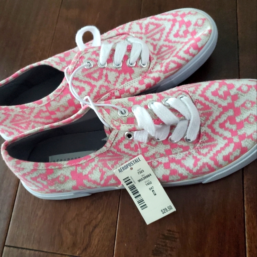 Aeropostale shoes size 9 in pink and white